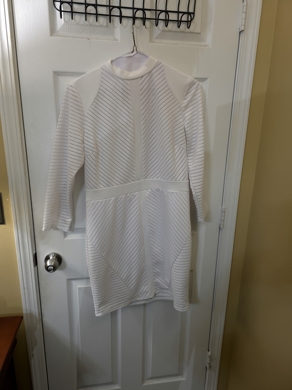 GUESS Los Angeles White Textured Bodycon Sheath Dress